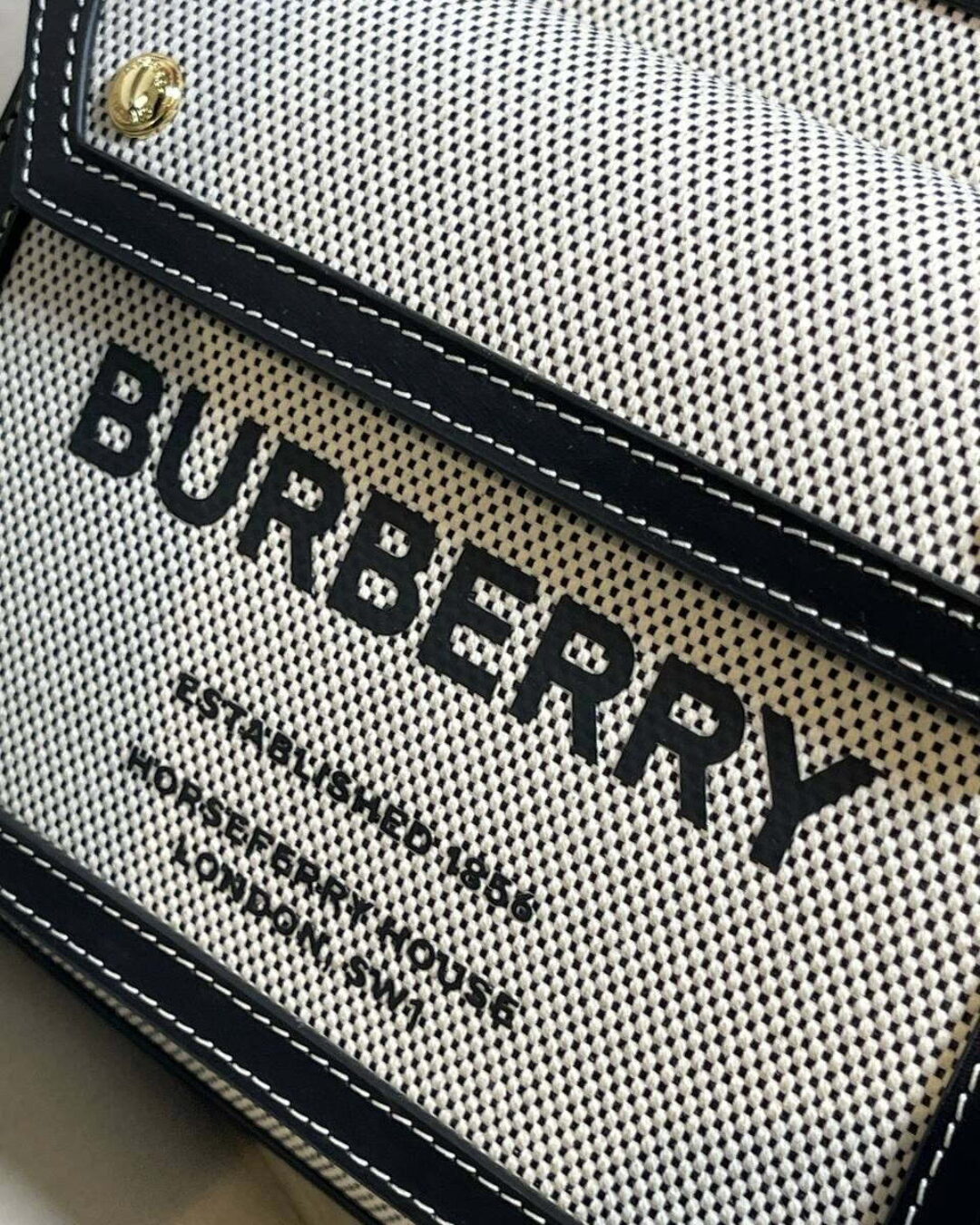 Сумка Burberry Pocket Back