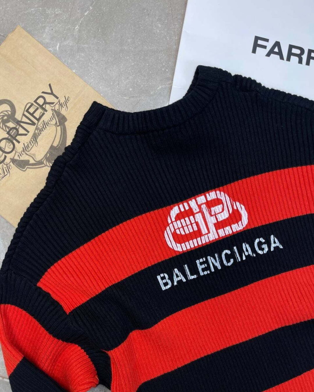 Свитер Balenciaga