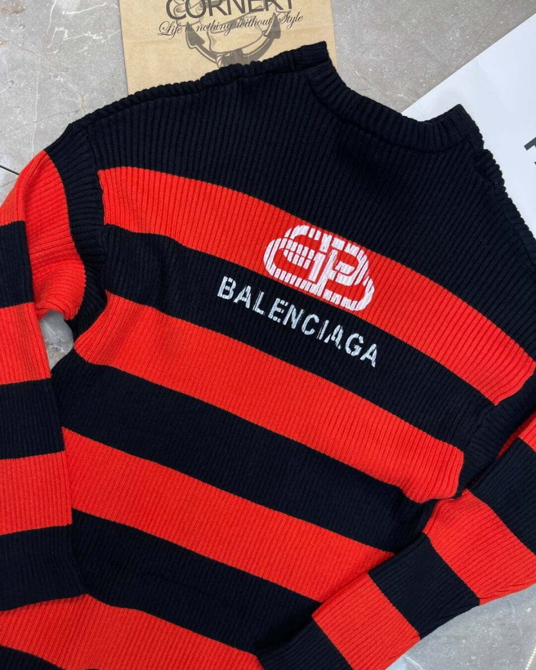 Свитер Balenciaga