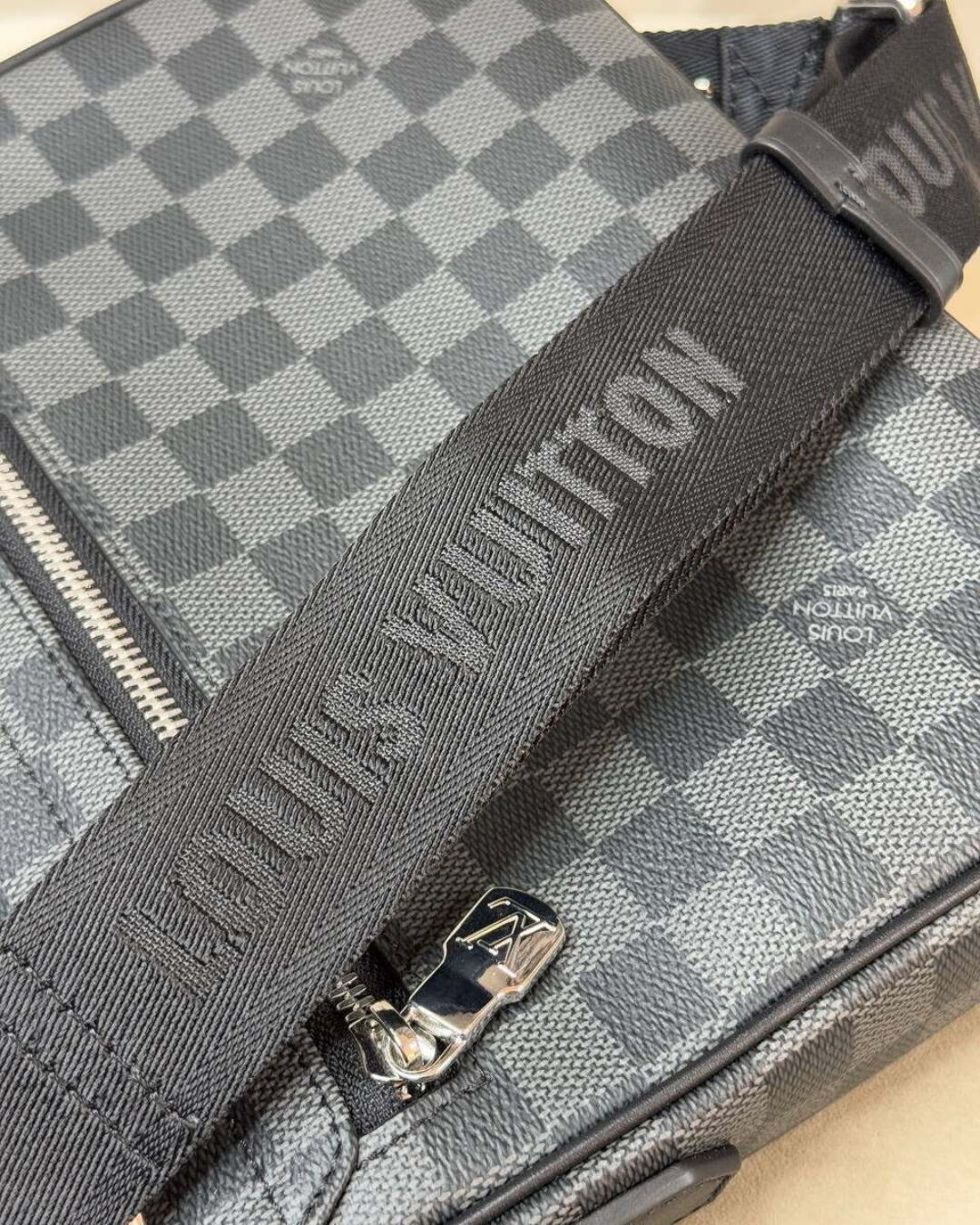 Сумка Louis Vuitton District PM