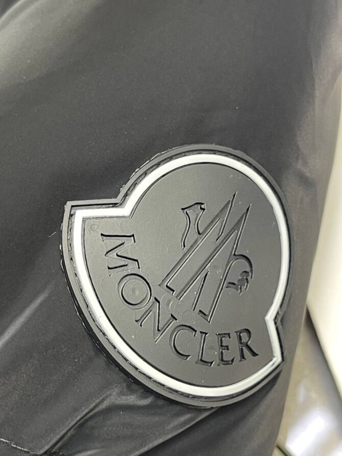 Пуховик Moncler