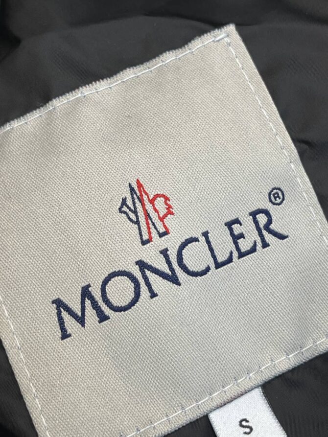Пуховик Moncler