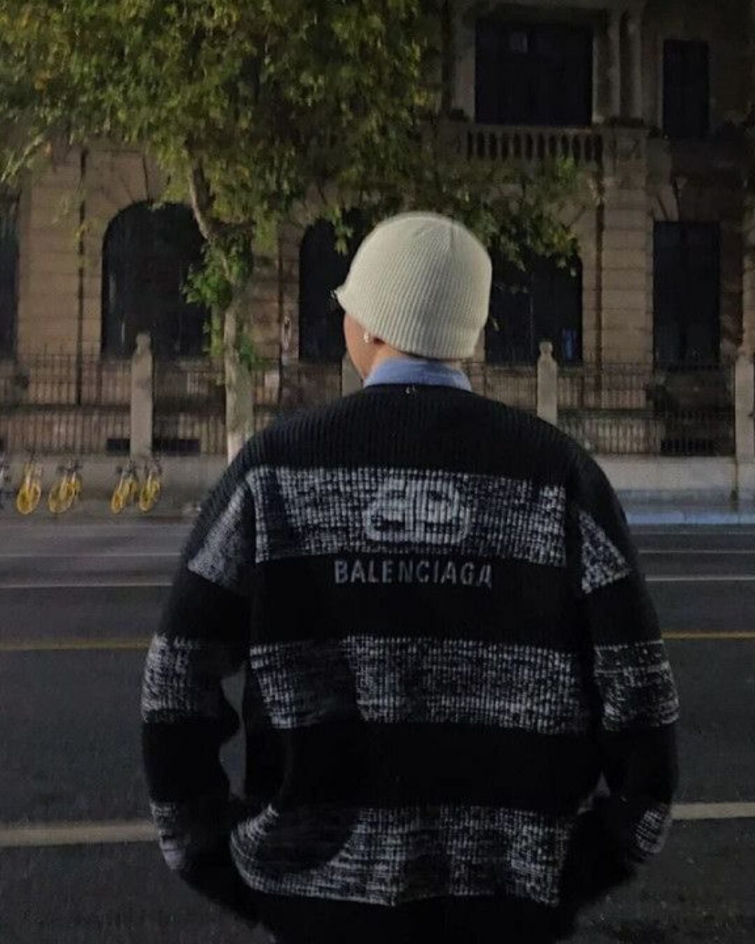 Свитер Balenciaga
