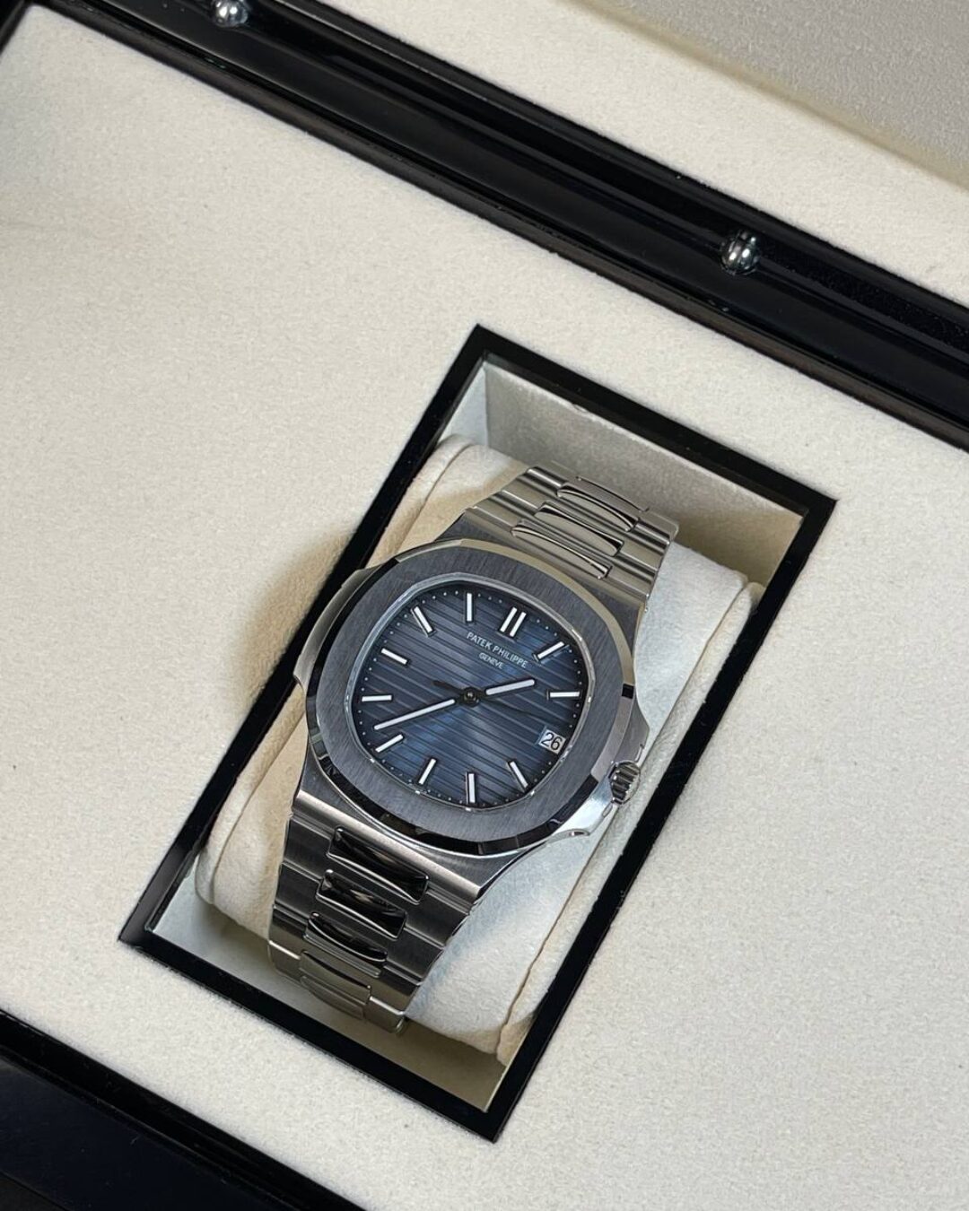 Часы Patek Philippe Nautilus