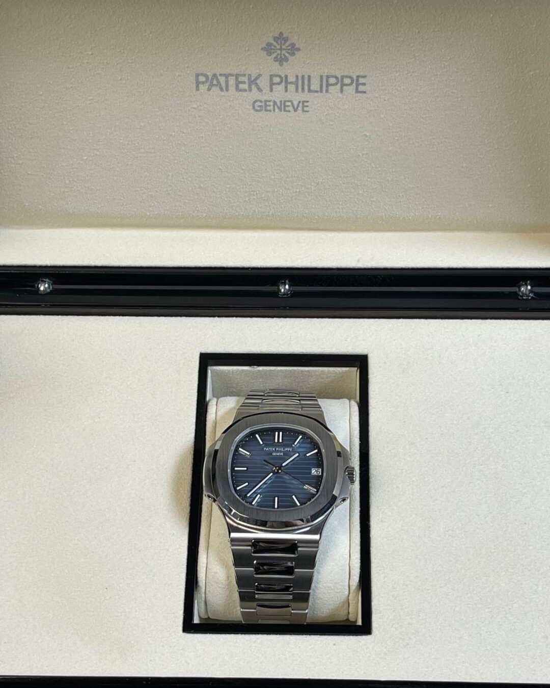 Часы Patek Philippe Nautilus