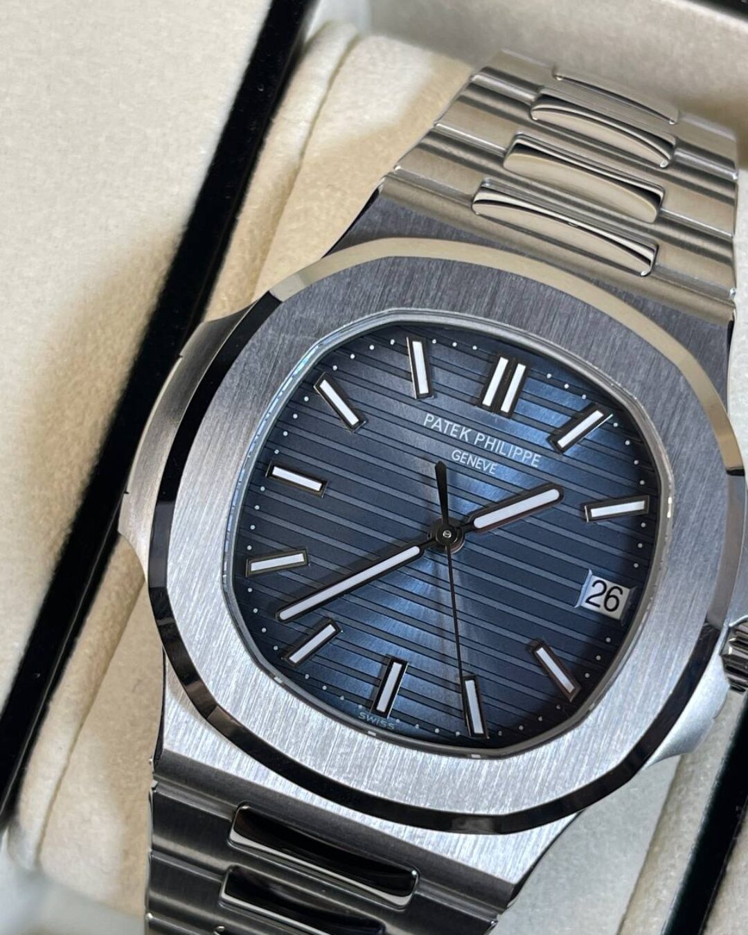 Часы Patek Philippe Nautilus