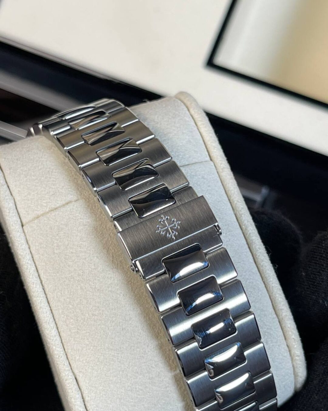 Часы Patek Philippe Nautilus