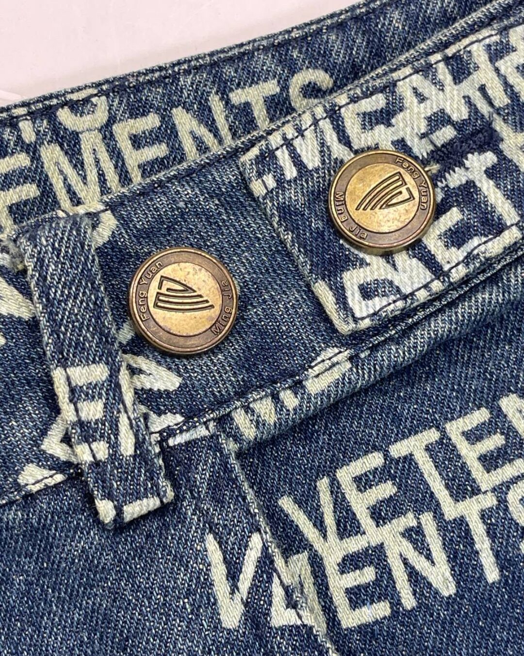 Джинсы Vetements — фото 6