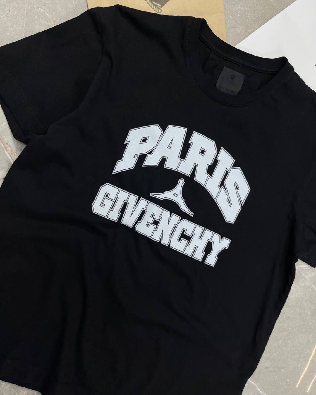 Футболка Givenchy