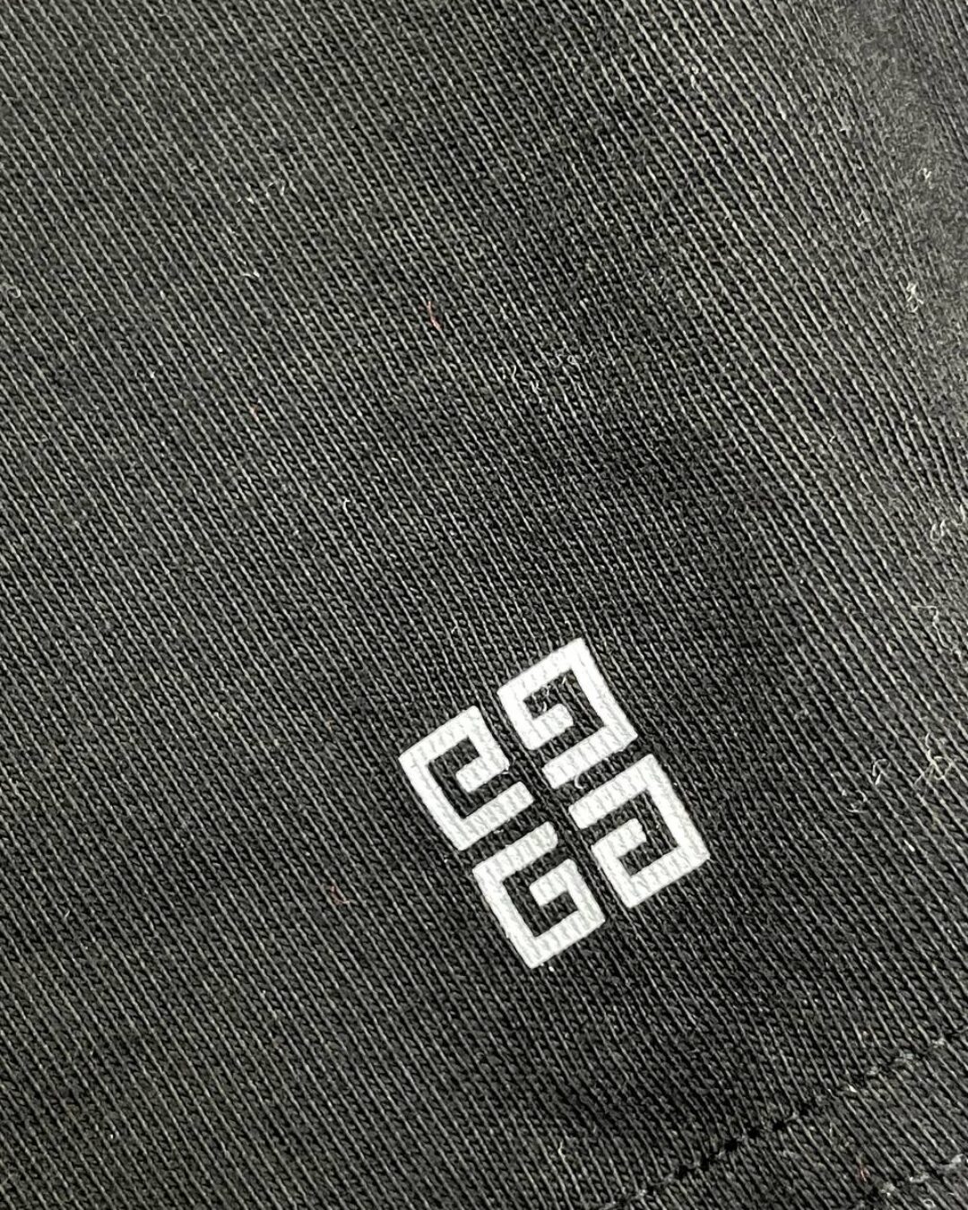 Футболка Givenchy