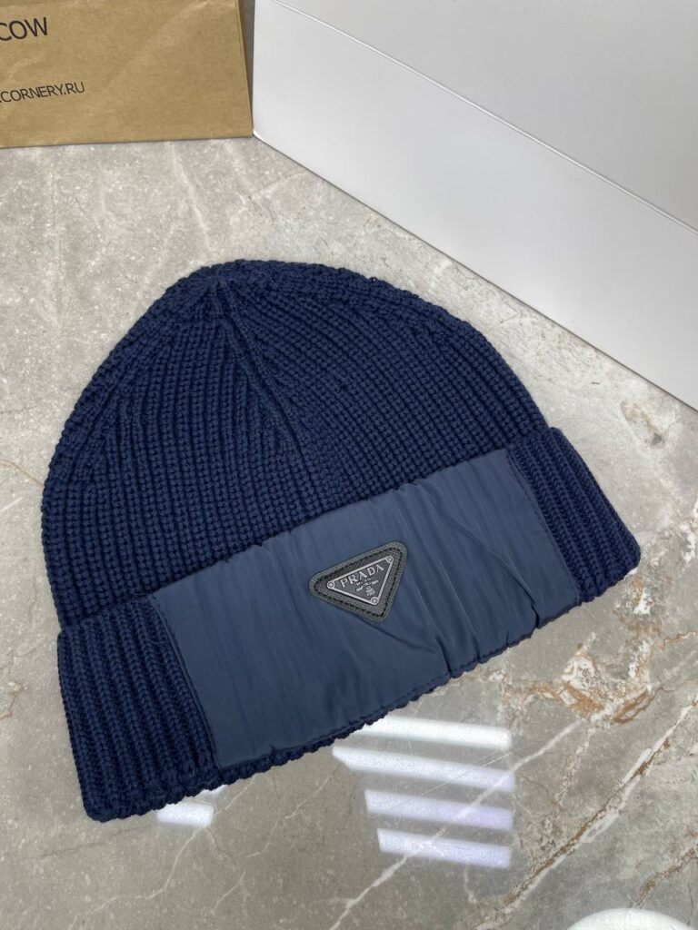 Шапка Prada