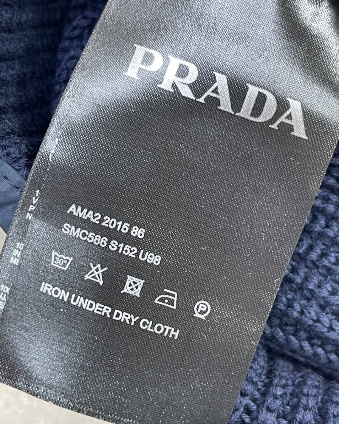 Шапка Prada