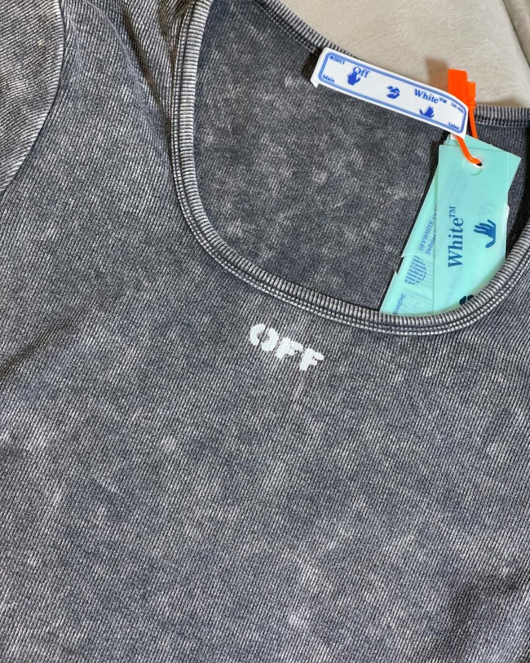 Топ Off White