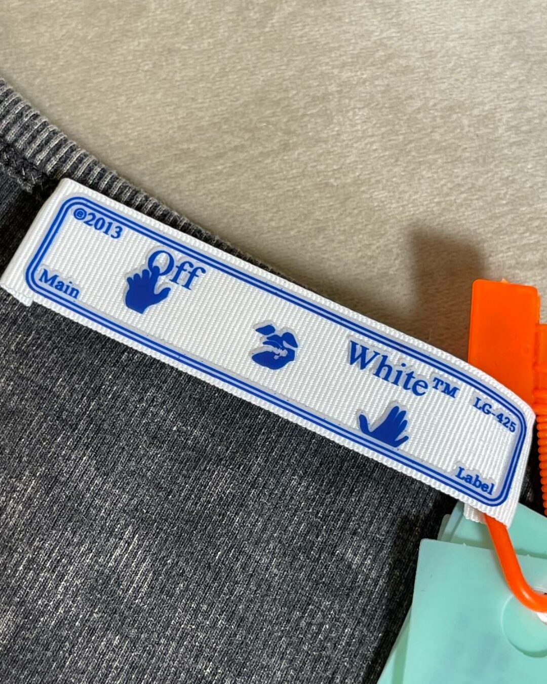 Топ Off White