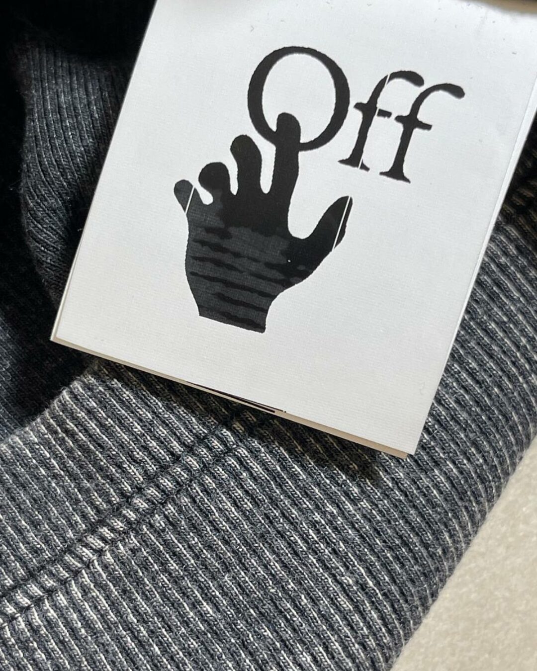 Топ Off White
