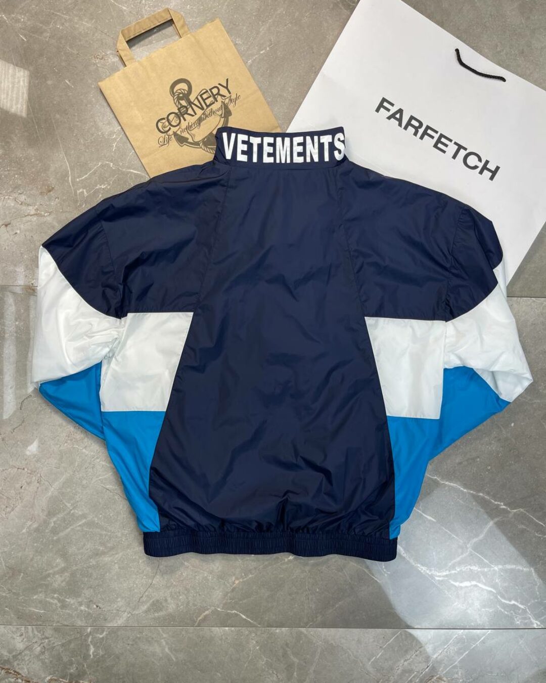 Ветровка Vetements