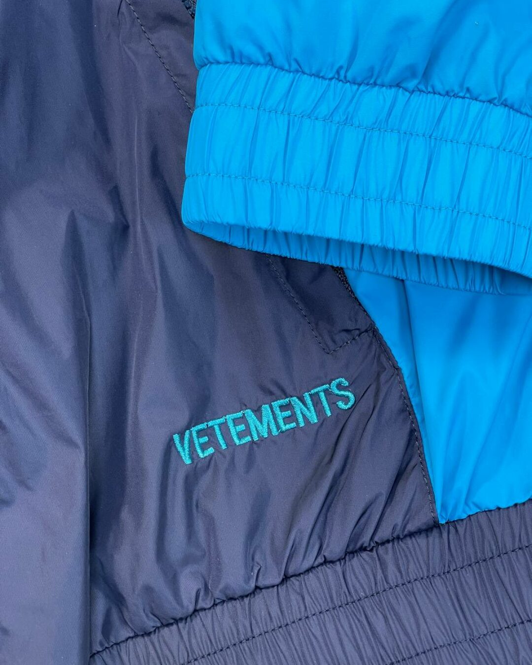 Ветровка Vetements