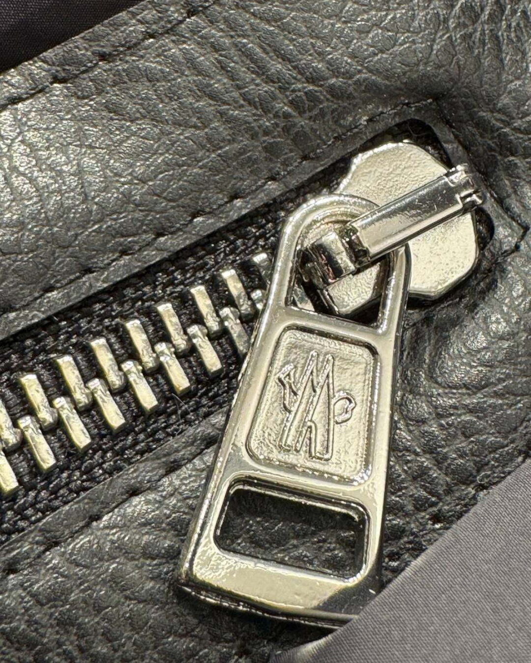 Пуховик Moncler