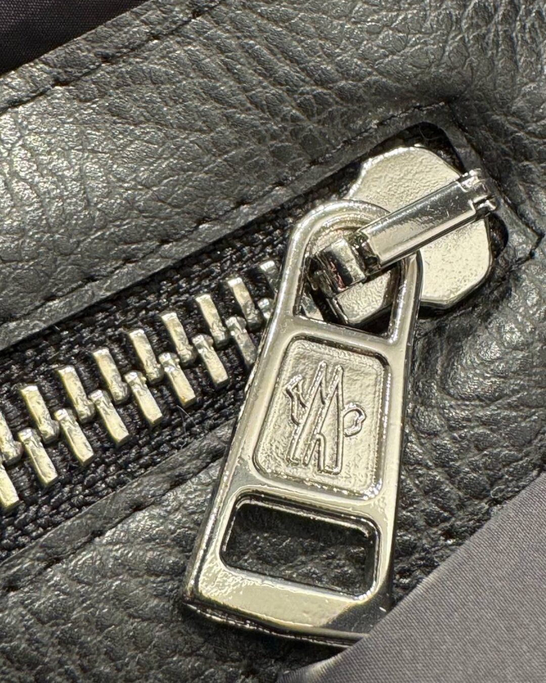 Пуховик Moncler