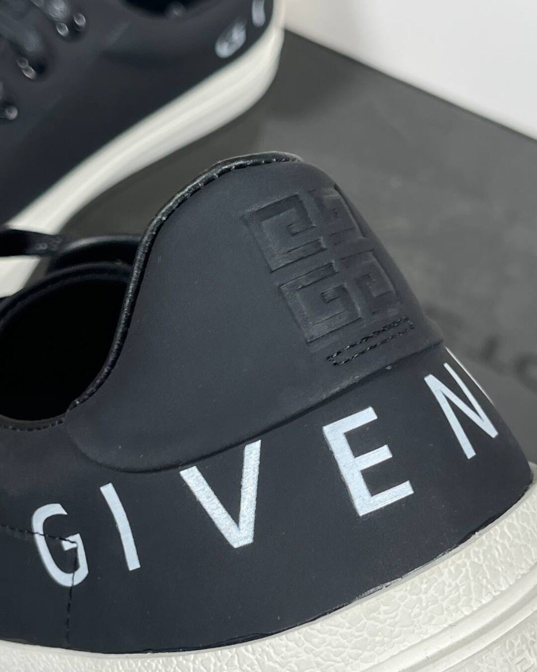 Кеды Givenchy