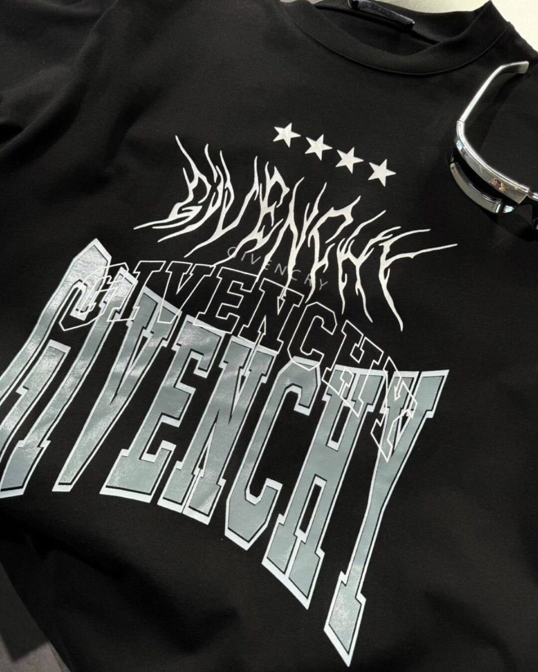 Футболка Givenchy