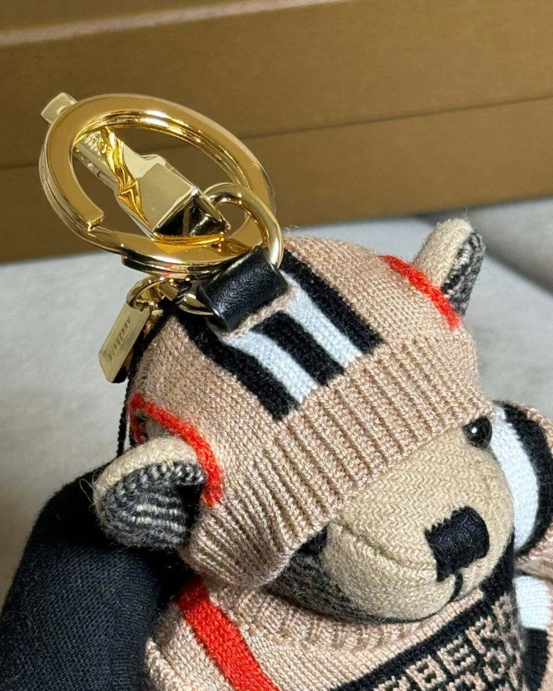 Брелок Burberry