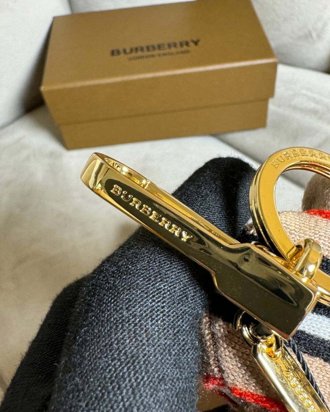 Брелок Burberry