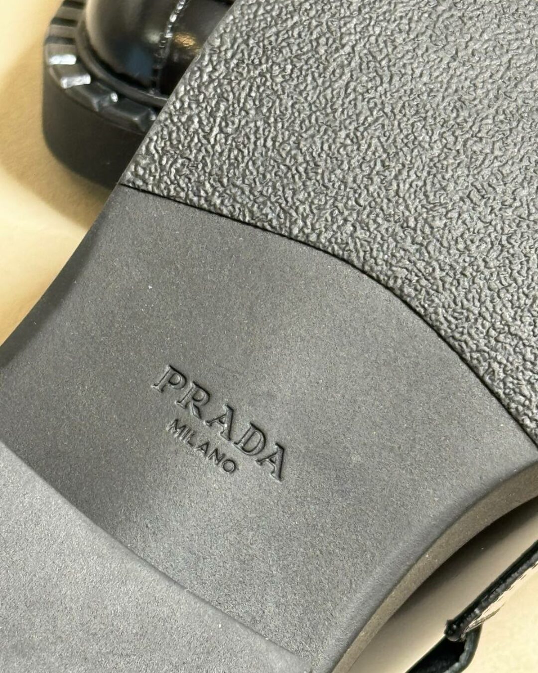 Лоферы Prada