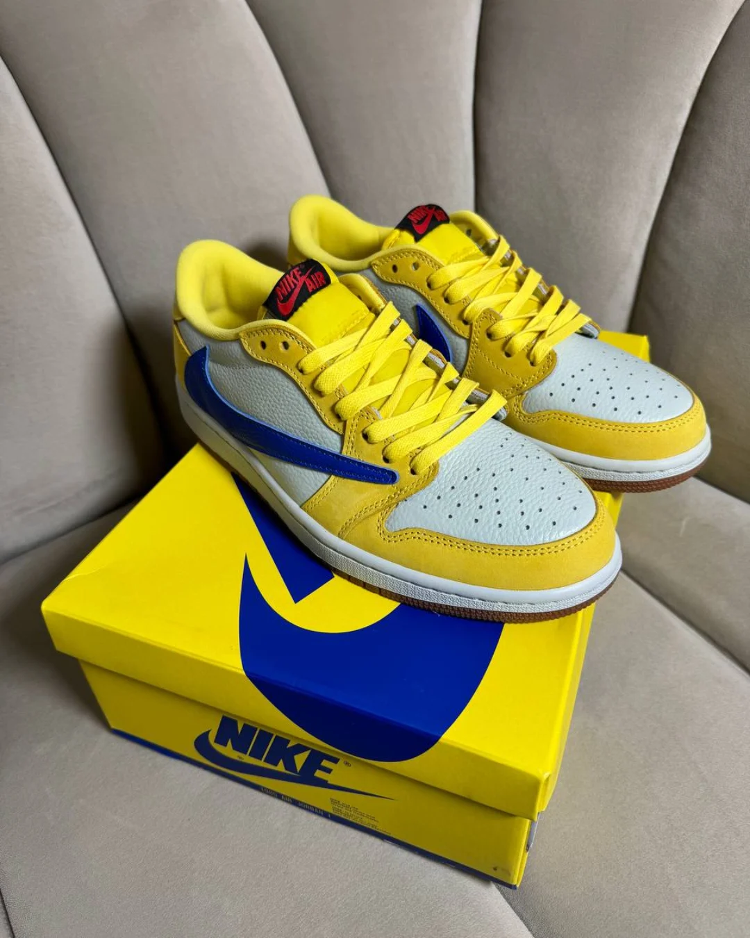 Кеды Travis Scott x Wmns Air Jordan 1 Retro Low OG SP Canary