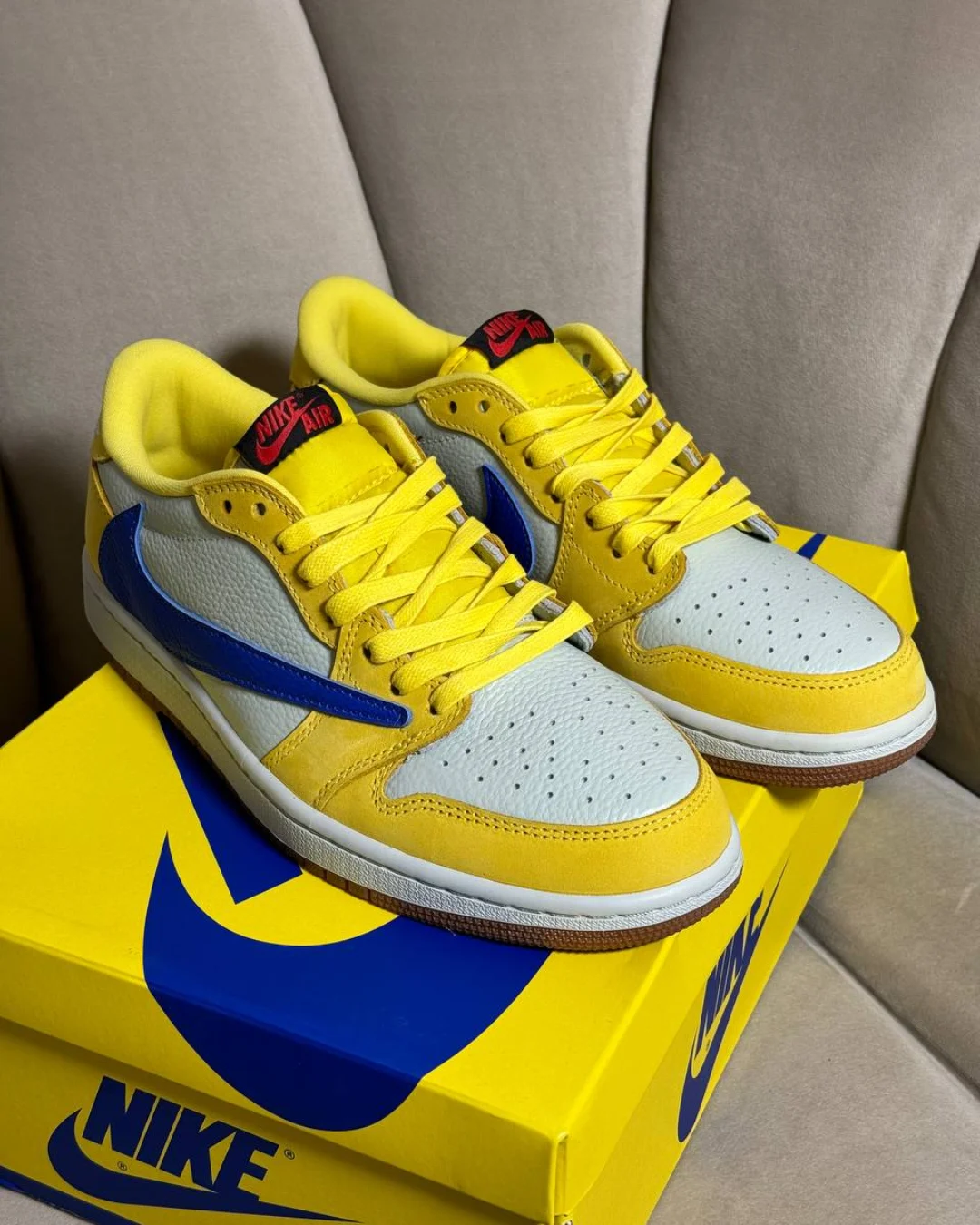 Кеды Travis Scott x Wmns Air Jordan 1 Retro Low OG SP Canary — фото 3