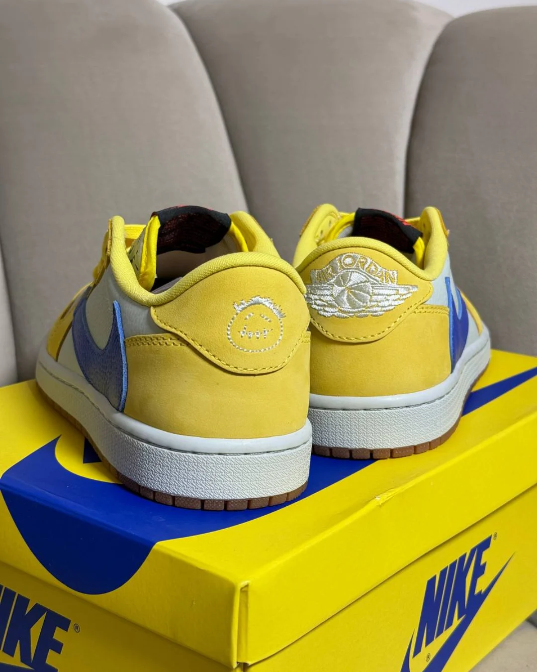Кеды Travis Scott x Wmns Air Jordan 1 Retro Low OG SP Canary — фото 2