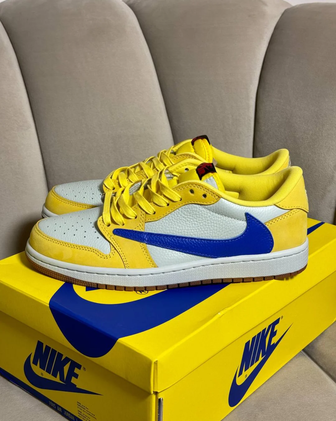 Кеды Travis Scott x Wmns Air Jordan 1 Retro Low OG SP Canary — фото 5