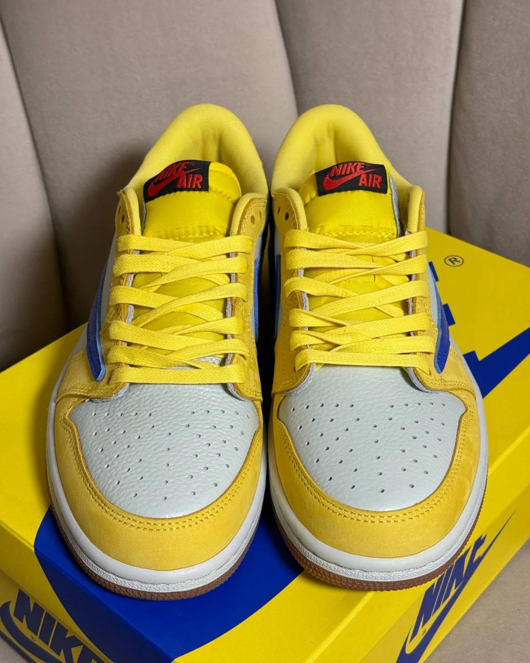 Кеды Travis Scott x Wmns Air Jordan 1 Retro Low OG SP Canary — фото 4