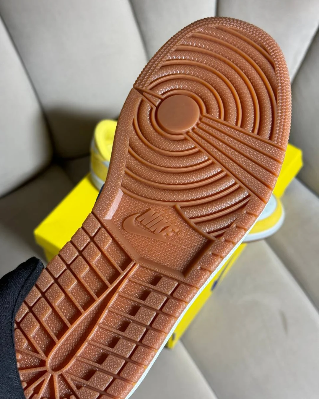 Кеды Travis Scott x Wmns Air Jordan 1 Retro Low OG SP Canary — фото 7