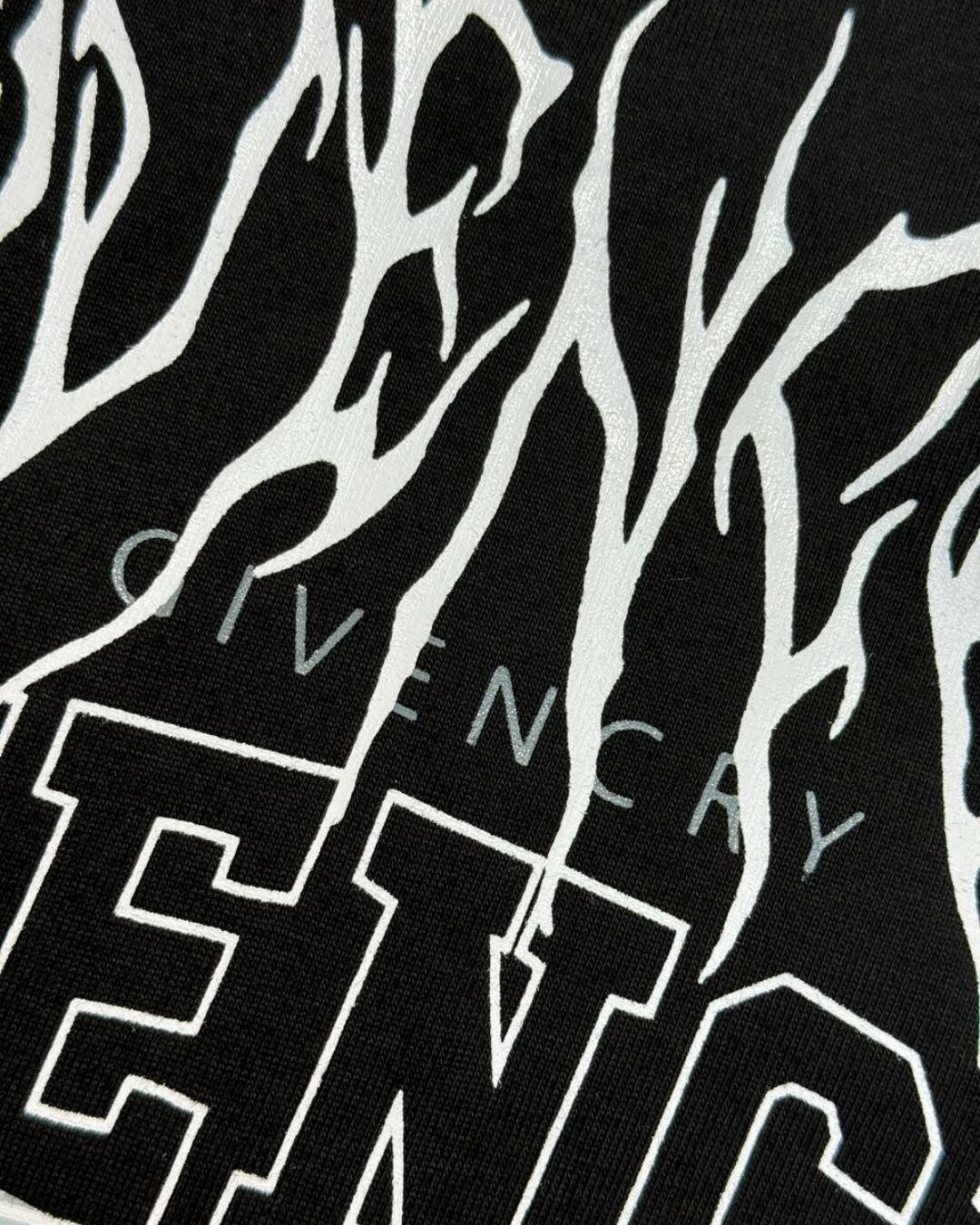 Футболка Givenchy