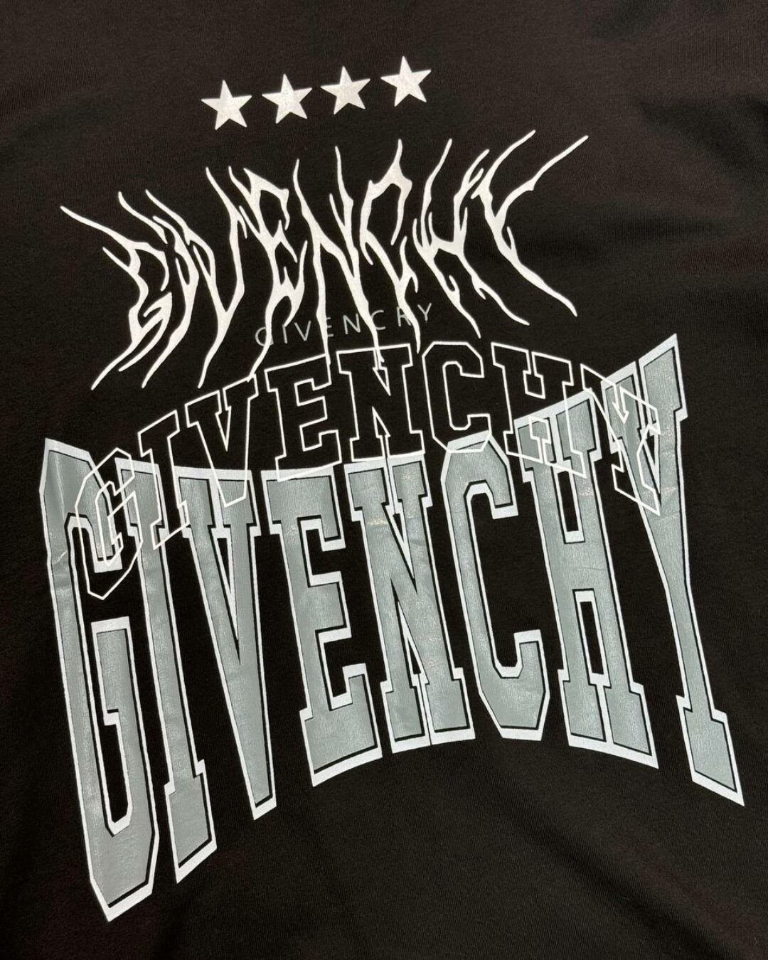 Футболка Givenchy