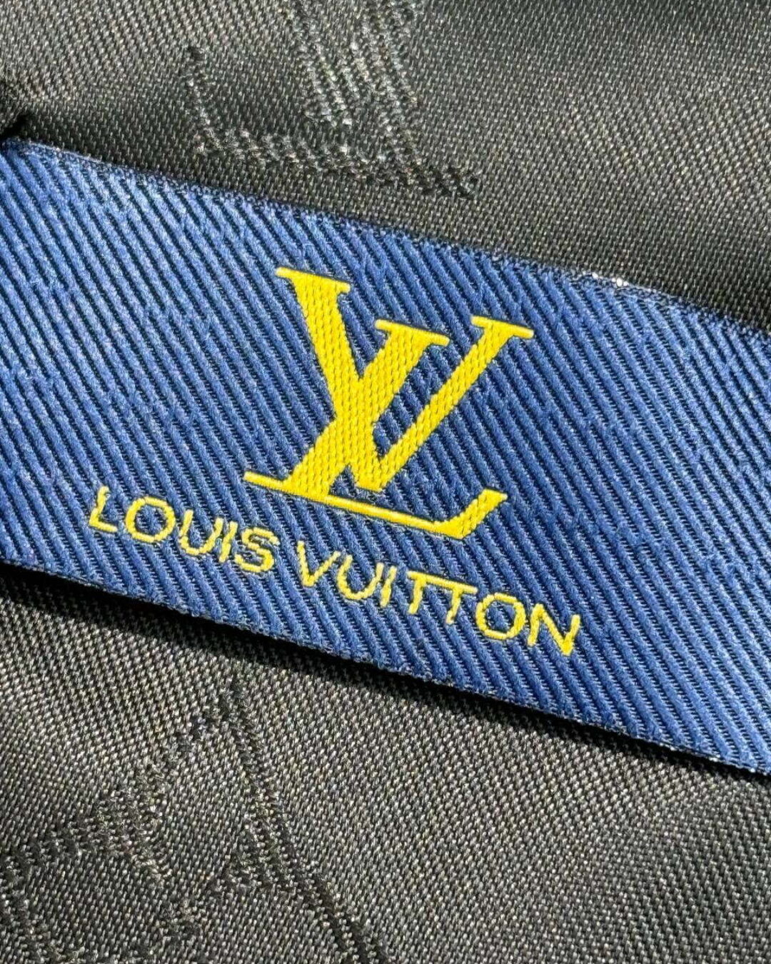 Костюм Louis Vuitton