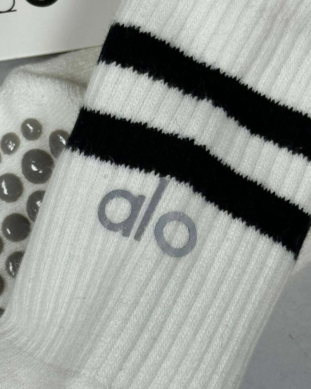 Носки для йоги Alo