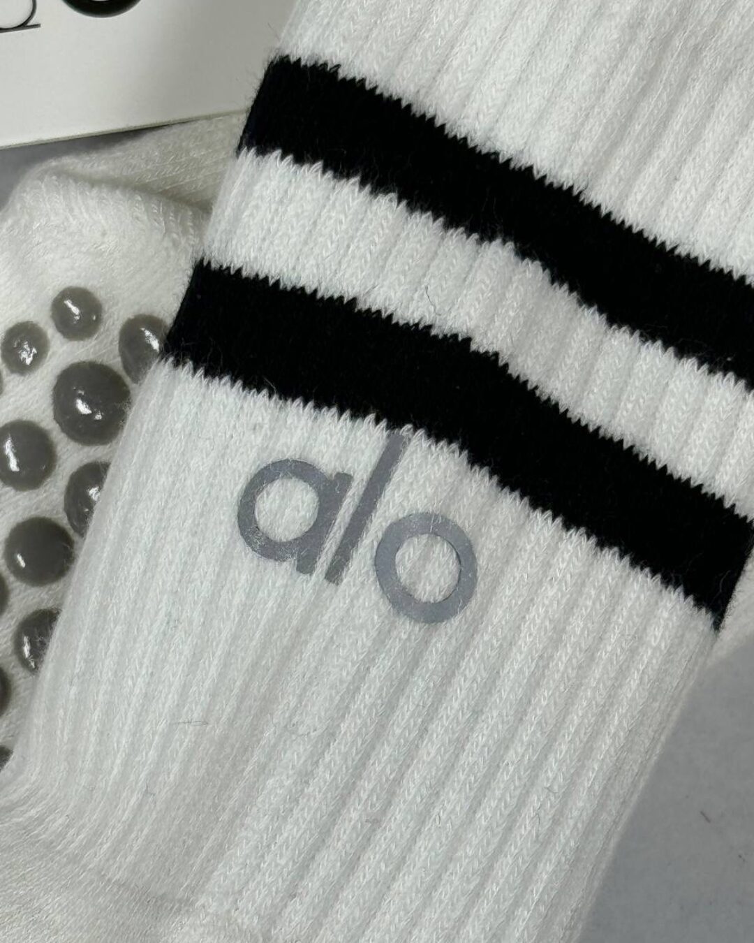 Носки для йоги Alo