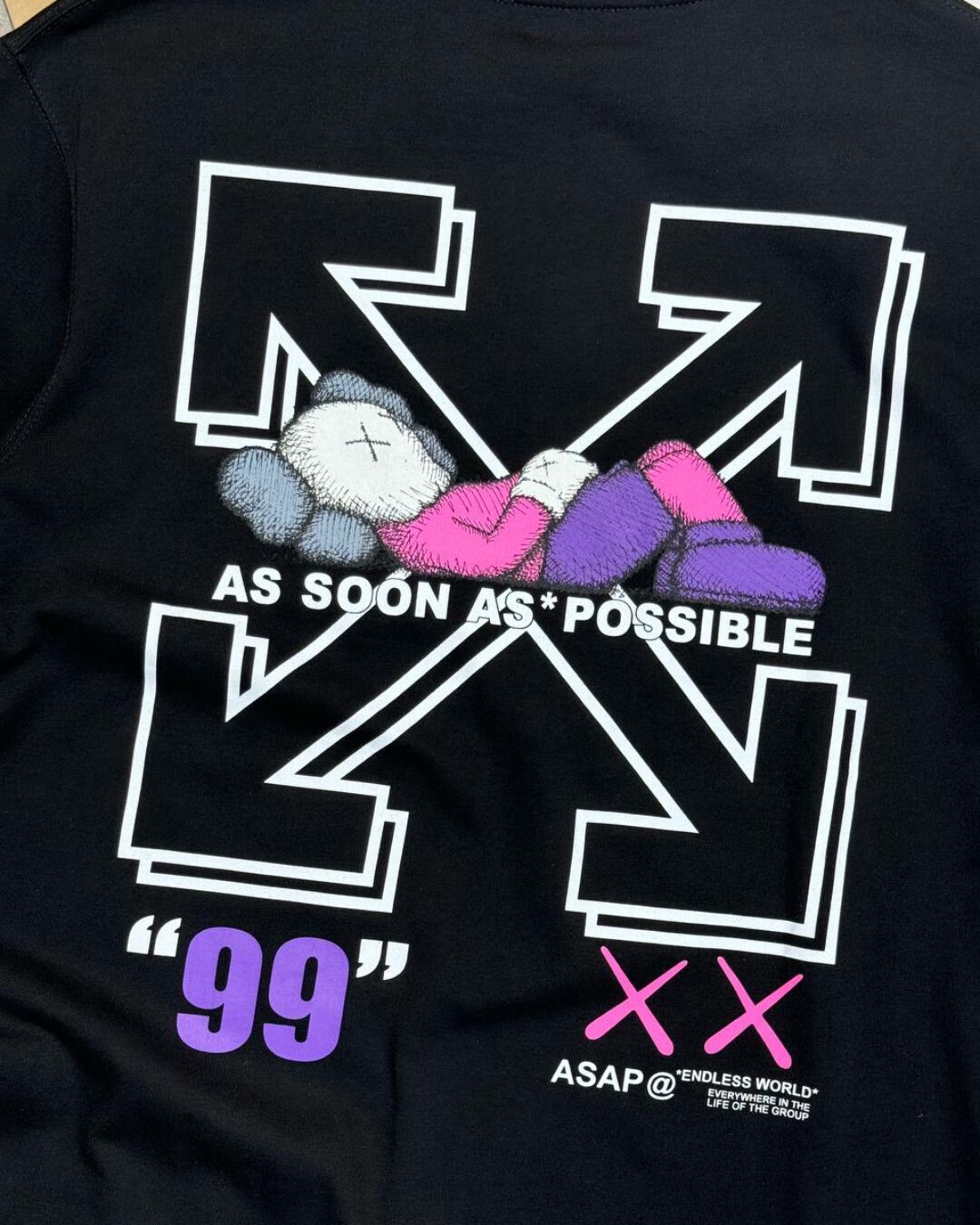 Футболка Off White x Kaws