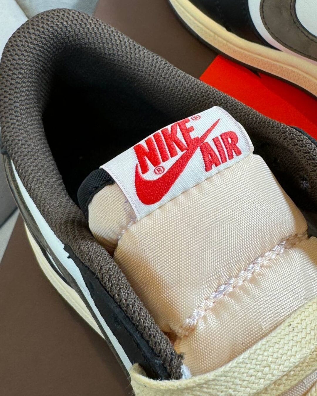 Кроссовки Nike