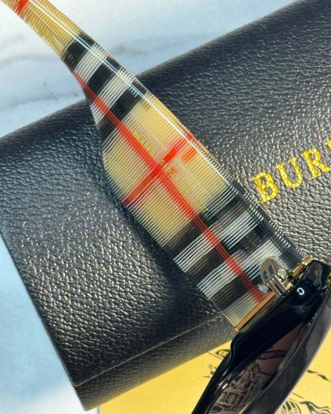 Очки Burberry
