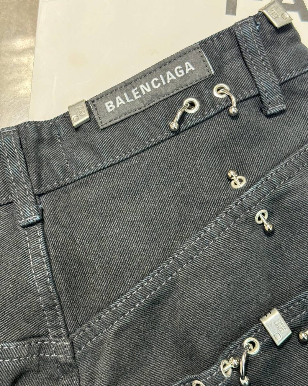 Джинсы Balenciaga
