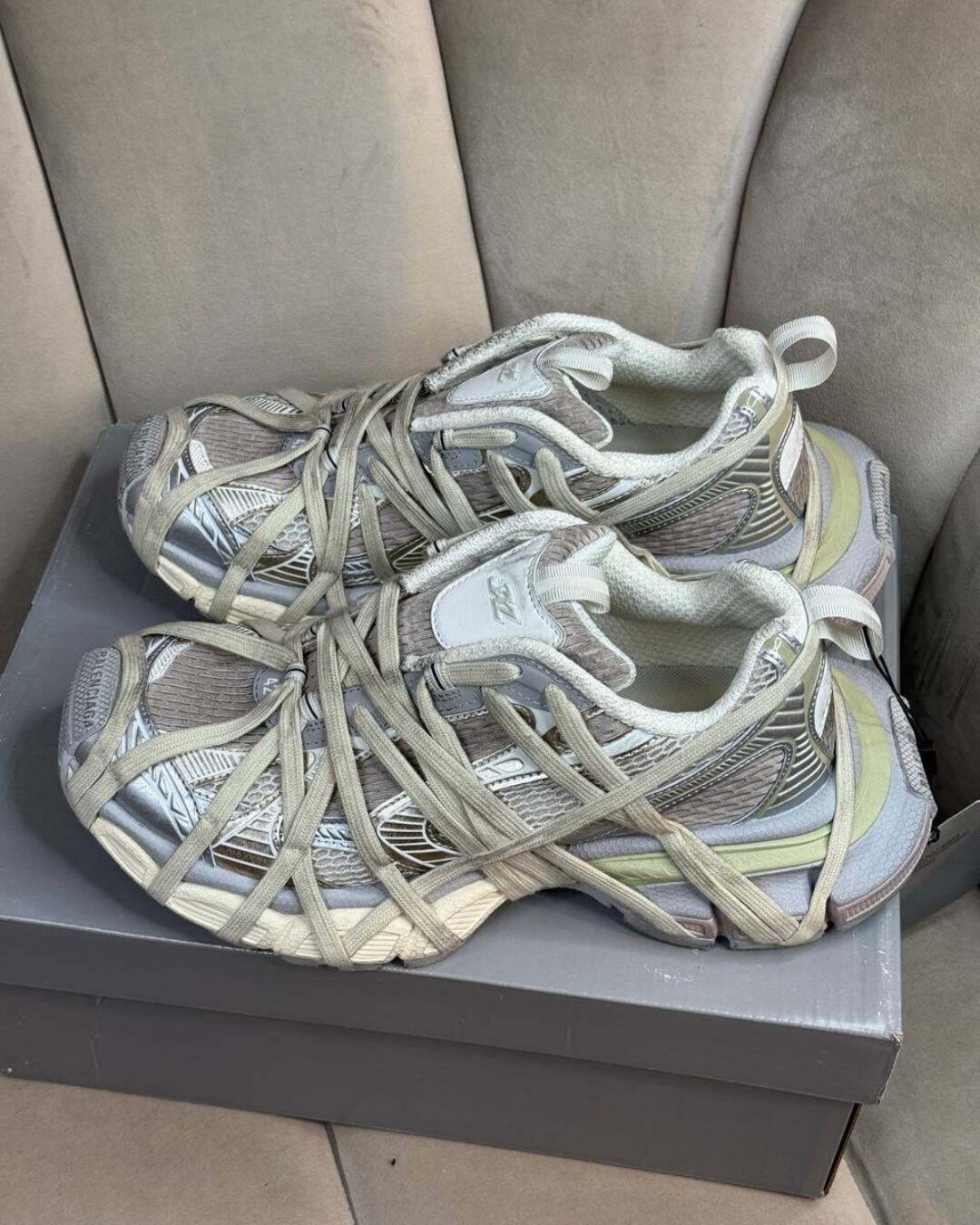 Кроссовки Balenciaga 3XL Extreme Lace Sneaker Light Beige — фото 2