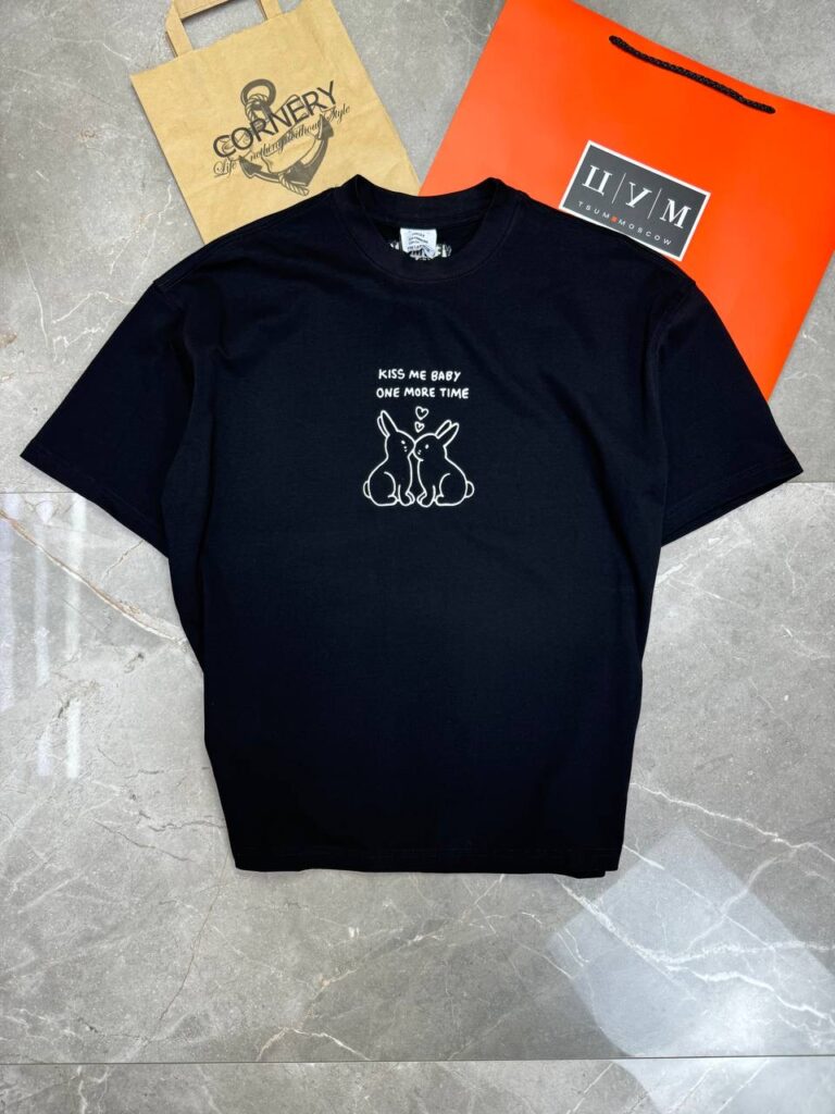 Футболка Vetements Kiss Me Baby