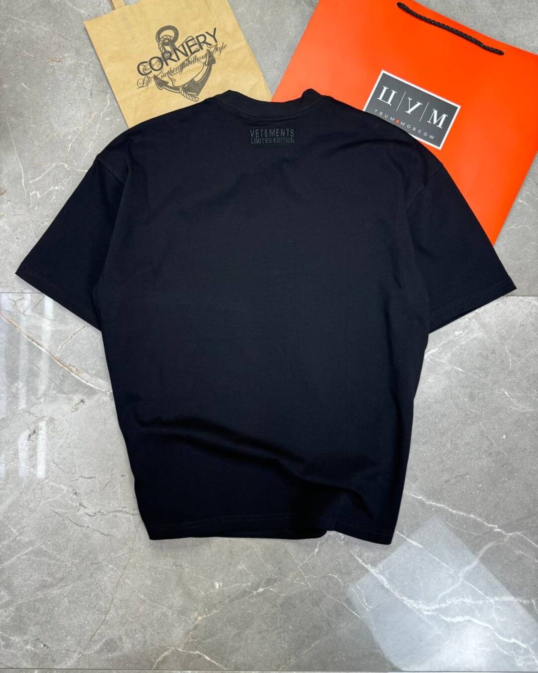 Футболка Vetements Kiss Me Baby