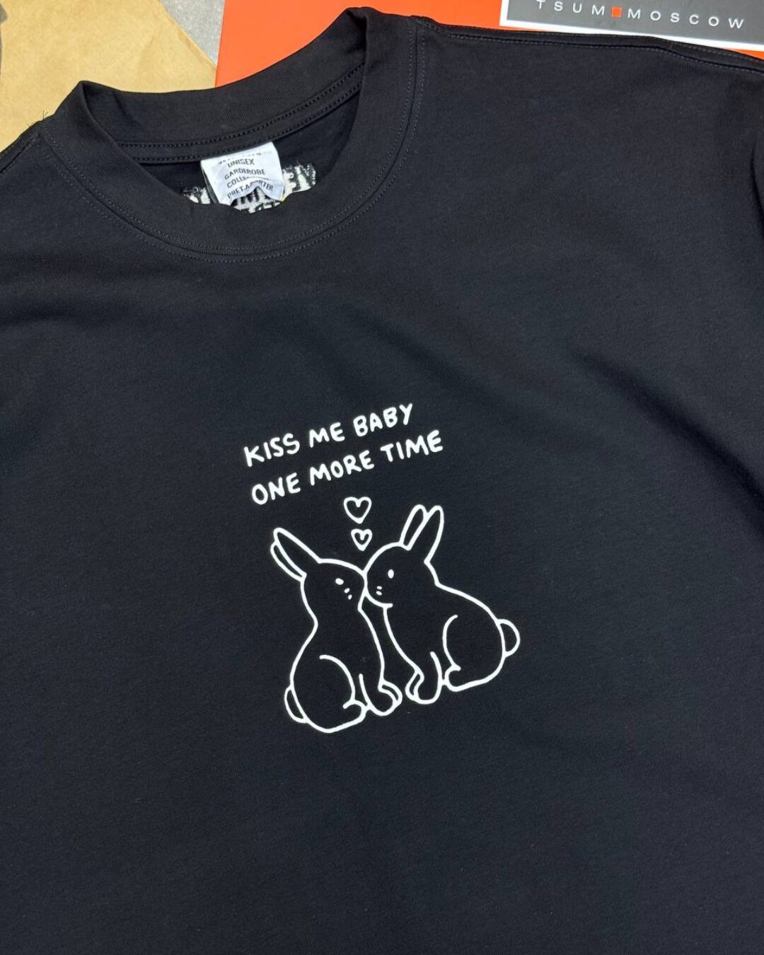 Футболка Vetements Kiss Me Baby