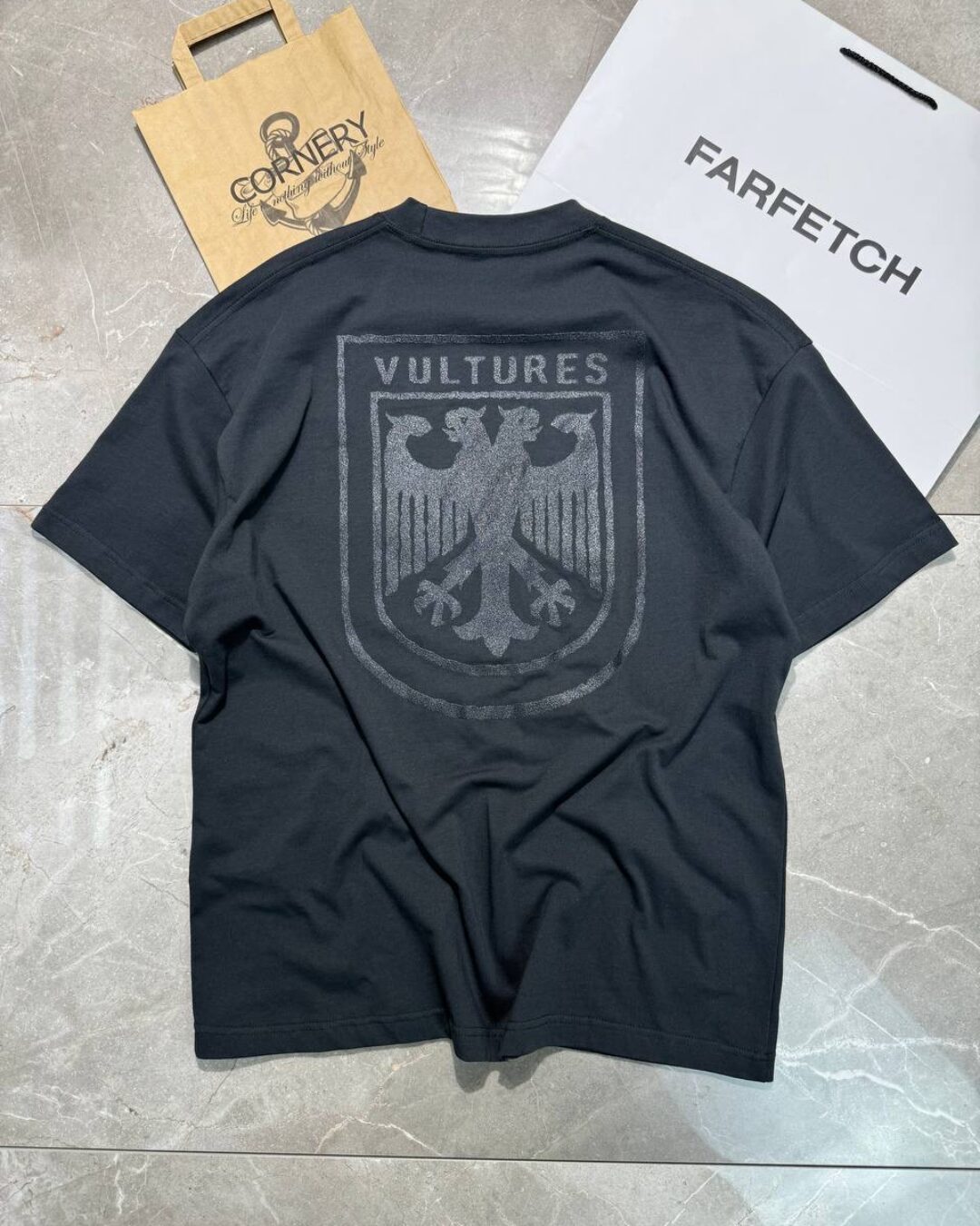 Футболка Vultures