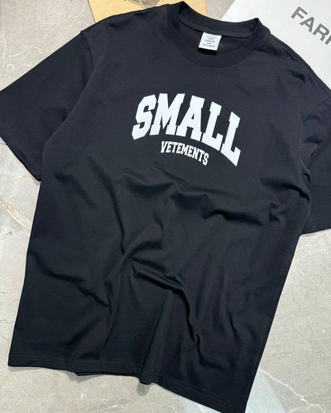Футболка Vetements