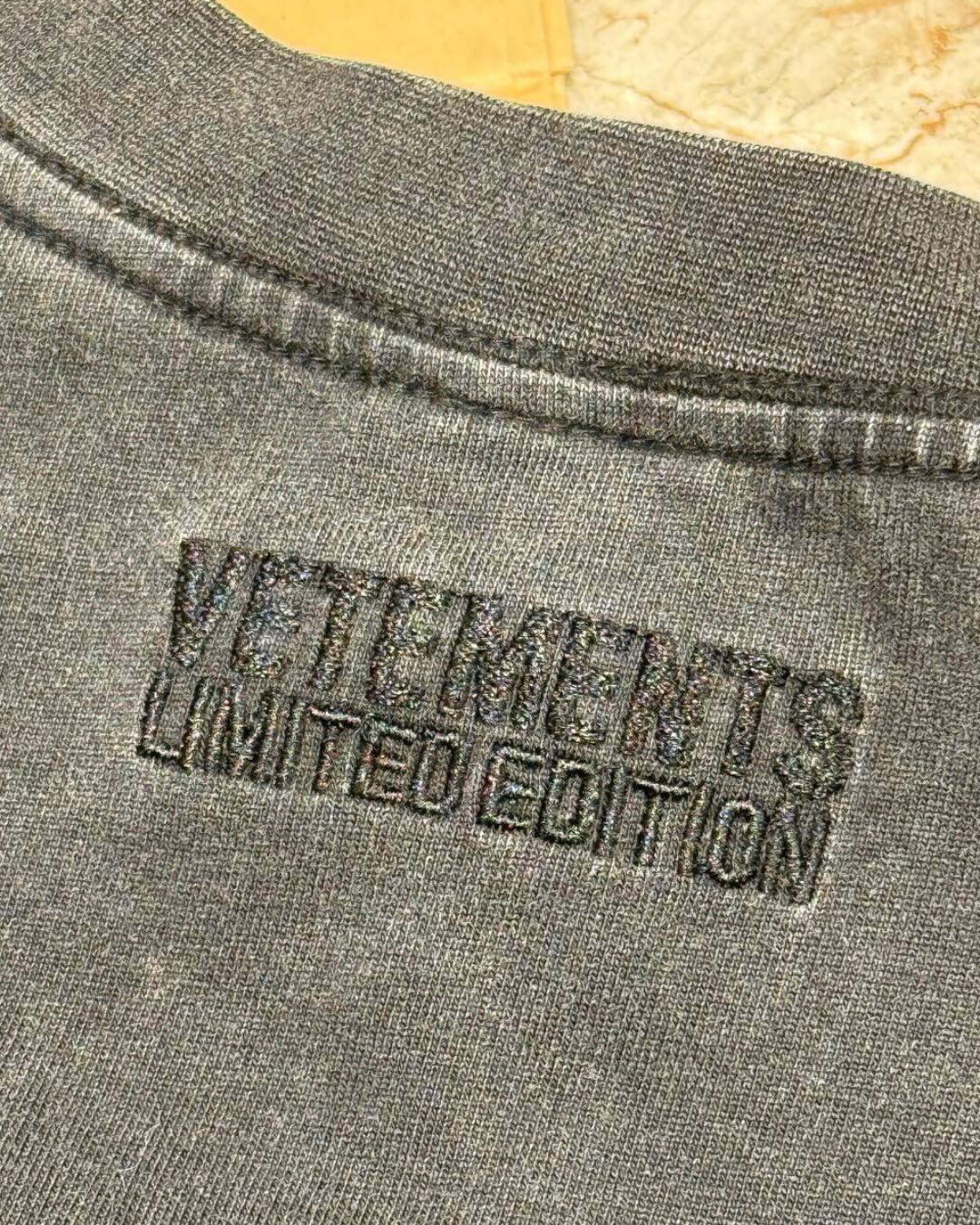 Футболка Vetements String Logo